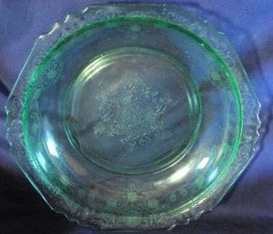 Florentine #1 glowy green depression glass 8.5" bowl uranium glass - Picture 1 of 5