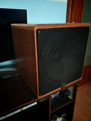 CANTON Plus C *subwoofer In Radica  serie Plus. Cono da 30 cm - Immagine 1 di 3