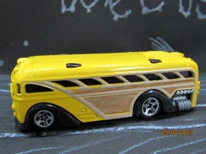 A" YELLOW/WOOD SURFIN' SCHOOL BUS HOT WHEELS LOOSE 1/64 DIECAST - Picture 1 of 6