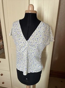 BOOHOO Ivory Floral Ditsy Rib Lettuce Hem Cap Sleeve T Shirt Ladies Size 16 NEW - Picture 1 of 10
