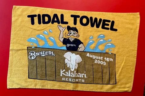 MILWAUKEE BREWERS MLB Baseball SGA Rally Towel Rag BERNIE BREWER 2009 Cover