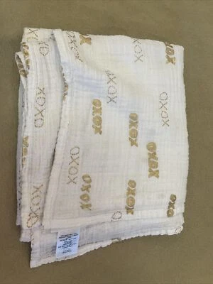 Manta Pottery Barn Xoxo Abrazos Besos Día de San Valentín Dorado Algodón Orgánico Foto 1 de 4