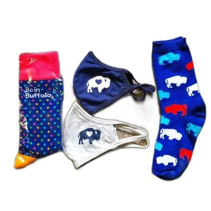 Buffalove - Be in Buffalo, NY Kombi 4er Pack - Büffelmuster Masken und Socken - Bild 1 von 5