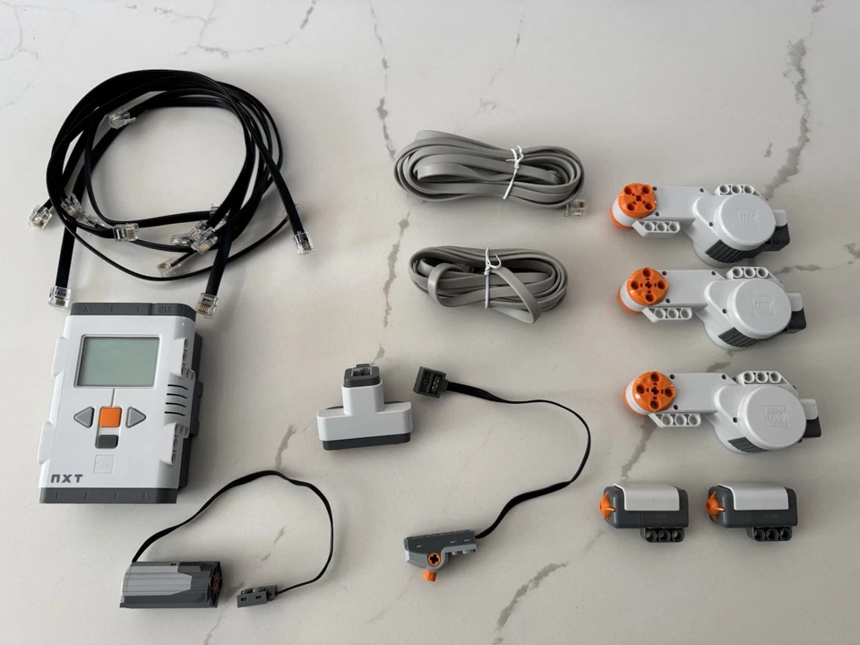 Lego Mindstorms NXT 2.0 Set 8547  * PARTS LOT* (Read) - Image 1 of 1