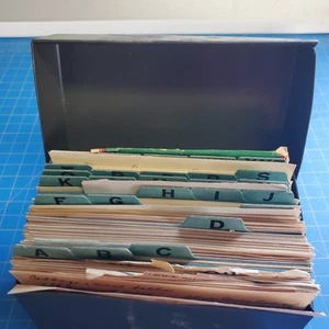 GRANDMA'S KITCHEN TREASURED FAMILY RECIPES BOX RECIPE CARDS  - Picture 1 of 2