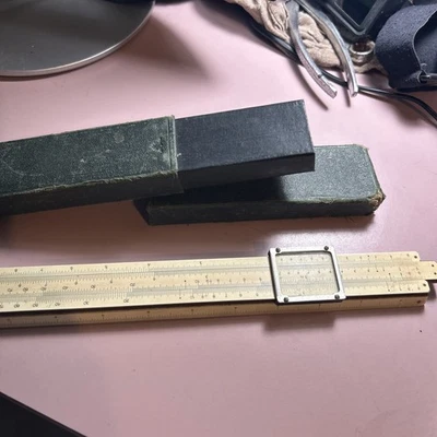 Regla deslizante vintage con estuche Foto 1 de 4