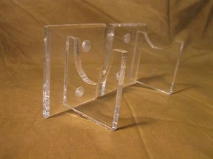 Acryl verstellbare Wandhalterung RH Revolver Pistole Schusswaffe Display Ständer 2 Stück  - Bild 1 von 3