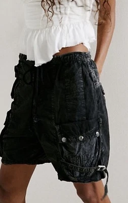 Pantalones Cortos Free People MOON BAY Paracaídas Medianos Negros Boho Grunge Slouchy Carga Foto 1 de 4