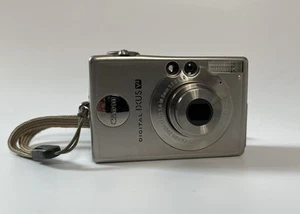 Canon IXUS V2 Compact Digital Camera Silver 2.0MP Tested Broken LCD Screen - Picture 1 of 15