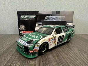 2010 Carl Edwards #99 Scotts 1:24 NASCAR Action MIB - Picture 1 of 11