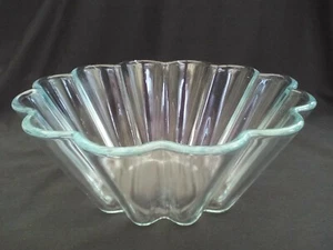 French Pyrex fluted jelly/blancmange dish, clear glass, 9" diameter, 1970s - Picture 1 of 11