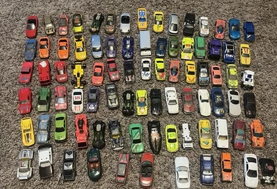 Lote de 85 Coches Diecast Camiones Vintage Hotwheels Maisto Tonka + más Foto 1 de 4