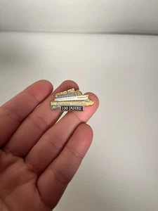 Vintage Seestern 100 Jahre Pin Sarnersee Schiffahrt Boot Revers Krawattennadel Schiff Deutsch - Bild 1 von 2