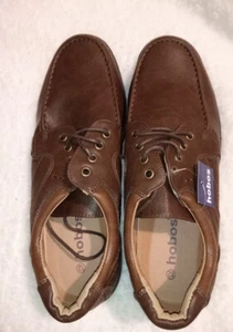 Boys Shoe Size 6 - Picture 1 of 4