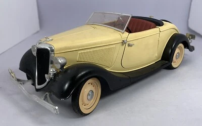 Vintage Solido French die cast V8 Ford Echelle 1:19 eme - Image 1 of 4