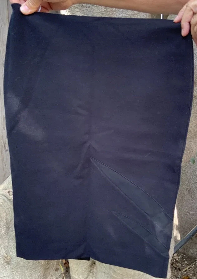 Falda Emilio Pucci Negra Talla 4 Con Diseño Recortado Transparente Usada en Excelente Condición Hecha en Italia Foto 1 de 4