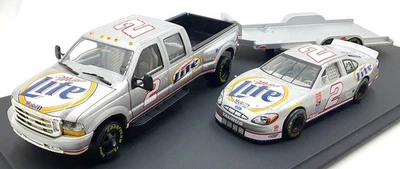 Acción escala 1/24 400645 Miller Lite Ford #2 doble cabina NASCAR y remolque Foto 1 de 4