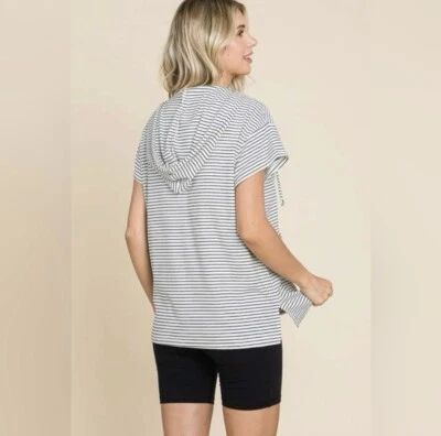 Túnica gris con capucha a rayas manga corta Mododoc talla XS Foto 1 de 4