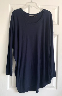 Blusa Athleta L Azul Marinho Manga Longa Leve Assimétrica Bainha Athleisure Viagem - Imagem 1 de 4
