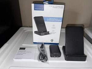 INSIGNIA 10W Qi BLACK CHARGING PHONE STAND 4 SMARTPHONES W/Qi WIRELESS CHARGING - Zdjęcie 1 z 2