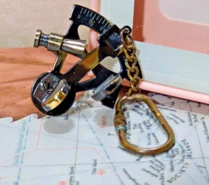 Llavero de latón sextante tamaño mediano para hogar, automóvil y bicicleta - Imagen 1 de 7