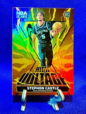 Cartão holográfico de controle remoto 2024 NBA Hoops Rookie STEPHON CASTLE #7 refrator dourado ALTA TENSÃO - Imagem 1 de 4