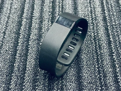 FAULTY Fitbit Charge FB404 HR Black Wireless Tracker Activity Watch (Large). - Image 1 of 4