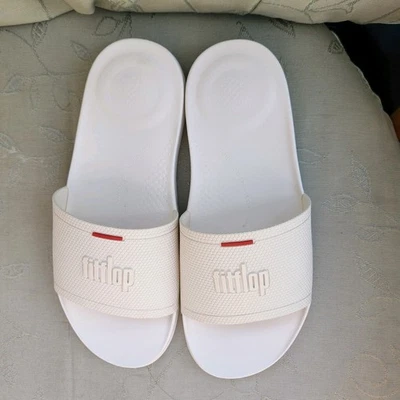 Fitflop White Iqushion Pool/Beach Slides in UK Size 6  - Image 1 of 4