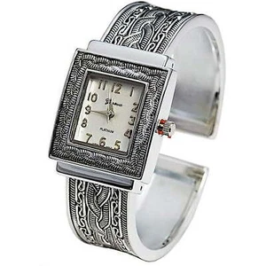 Blekon Women's 26mm Rectangular Japanese Quartz Concho Bangle Watch - Picture 1 of 11