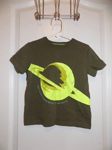 MINI BODEN Boys 4-5 Olive Green S/S TShirt Saturn Planet Graphic - Picture 1 of 3