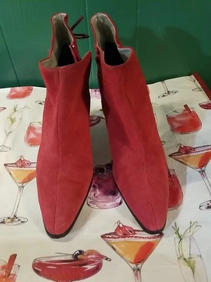 Newport News 踝靴,红色,麂皮绒女式侧拉链后弓 — 第 1/4 张图片