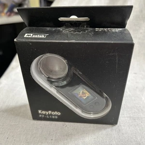 Mustek KeyFoto PF-L100 Key Chain Photo Viewer 1' OLED Screen 42 Pics New - Picture 1 of 4