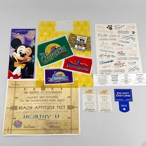 Disneyland Resort Ephemera 2004 Bolsa de Plástico Folleto Boleto Talón Pegatinas Salud - Imagen 1 de 14
