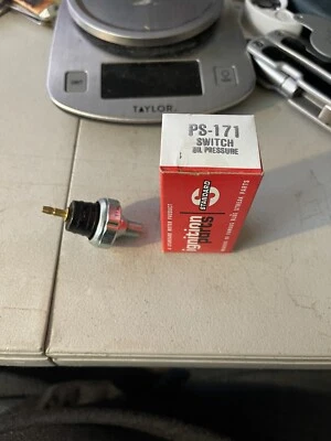 Interruptor de luz de presión de aceite (C&B) NOS Standard Motor Products PS-171 Foto 1 de 2