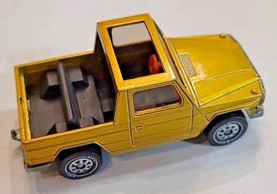 1044 SIKU MERCEDES BENZ 280 GE gold , modellino automobile vintage ORO W.GERMANY - Immagine 1 di 4