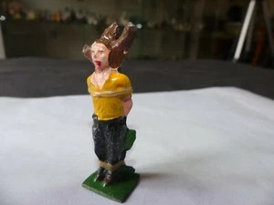 FIGURINE PLOMB BF COW BOY JAUNE ET NOIR ATTACHE POTEAU DE TORTURES - Picture 1 of 2