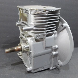 NOS Briggs & Stratton 391850 V110 Vertical Shaft Short Block Engine - Picture 1 of 10