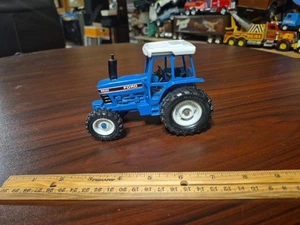  ERTL Ford 8630 4WD Tractor 1:32 - Picture 1 of 5