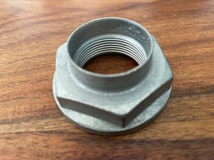 BMW E30 E36 E46 E28 E34 E24 NUEVO ORIGINAL tuerca de cojinete de rueda delantera 31211128338 8I2 - Imagen 1 de 4