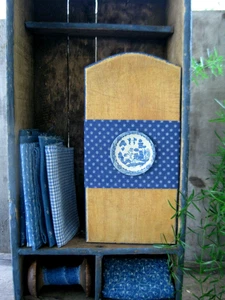 Antique Childs Toy Wood Tombstone Bread Cutting Board Tiny Blue Willow Tin Plate - Picture 1 of 5