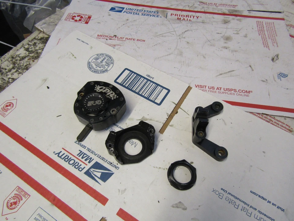 09-16 SUZUKI GSXR 1000 НЕОРИГИНАЛЬНЫЙ GPR СТАБИЛИЗАТОР РУЛЕВОГО АМОРТИЗАТОРА - Изображение 1 из 4