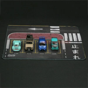 1: 64 Diorama Display Modello Mouse Pad Auto Scena Veicolo Parcheggio Lotto Display Pad - Foto 1 di 13