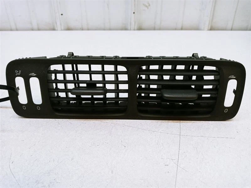 Volvo C70 2004 ventilación de aire central OEM usado probado 9481651 Foto 1 de 4