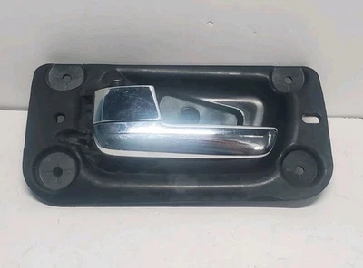 Manija de puerta interior delantera izquierda Hummer H3 2006-2010 cromada interior OEM Foto 1 de 4