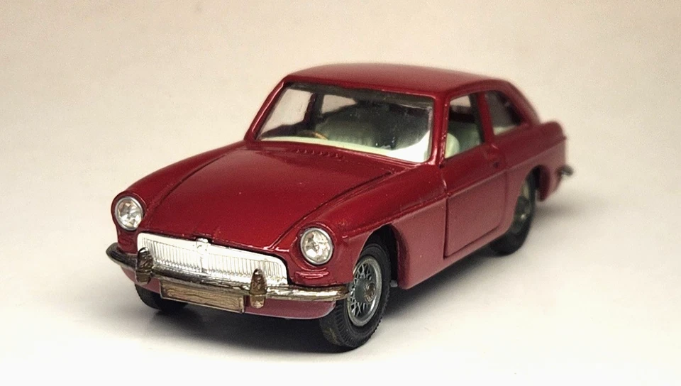 MGB GT - Corgi Toys - escala 1/43 - 327 com caixa - brinquedo vintage - Imagem 1 de 4