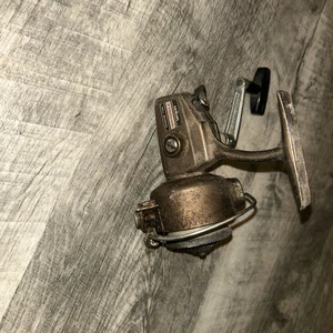 Carrete giratorio de alta velocidad Daiwa 7150HRL Lite de colección funciona - Imagen 1 de 2