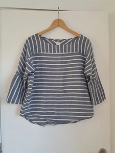 Levi's Relaxed Fit Top Size XS Striped Blue Soft Cotton 3/4 Sleeve Lightweight - Picture 1 of 16
