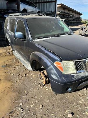 Bomba de dirección asistida usada se adapta a: Nissan Pathfinder 2006 6 cilindros grado A Foto 1 de 4