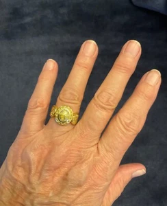 Amazing and Uniquely Designed 18k Gold in Quartz Ring! - Picture 1 of 15
