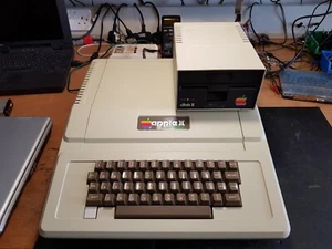 RARE VINTAGE APPLE II EUROPLUS COMPUTER SYSTEM (GC) - Picture 1 of 16